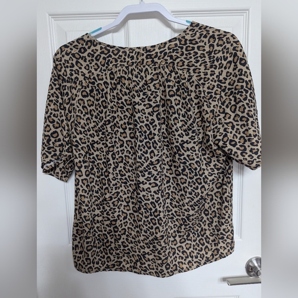 Beach lunch lounge semi cropped tie front leopard top - Picture 2 of 3